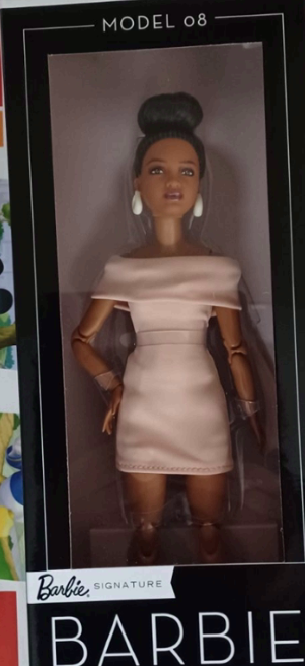 BARBIE BASICS-ΜΕΛΑΧΡΙΝΗ , ΣΥΛΛ/ΚΗ